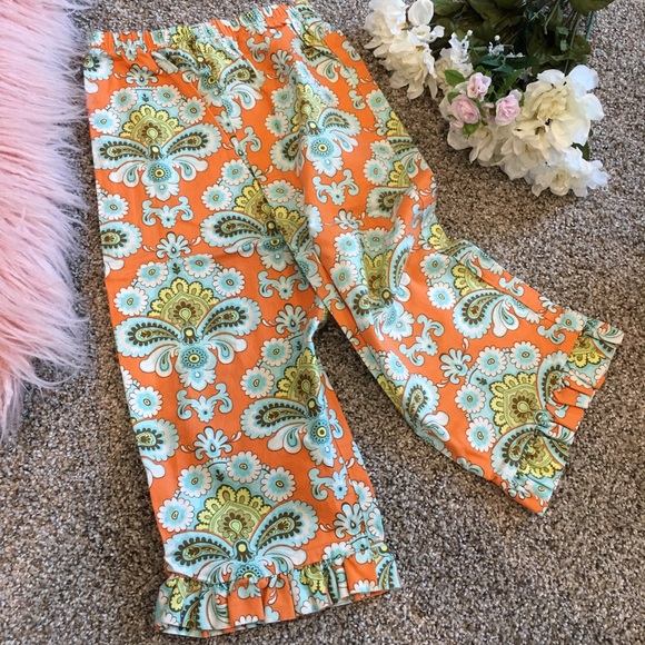 Bundle of girls top and ruffle pants - Picture 2 of 8